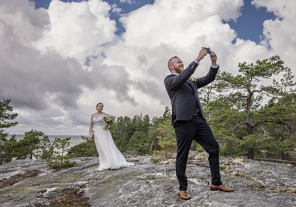 Michellen ja Mikaelin avioliiton siunaus Pyhämaan kirkossa 10.8.2024.